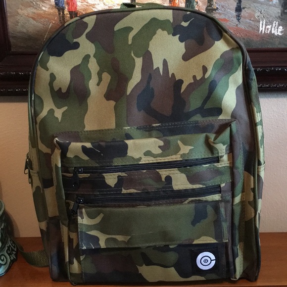 Handbags - NWOT. Camo bookbag